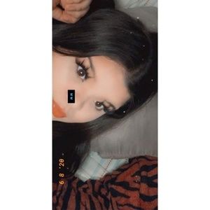 Meet your Posher, Iris